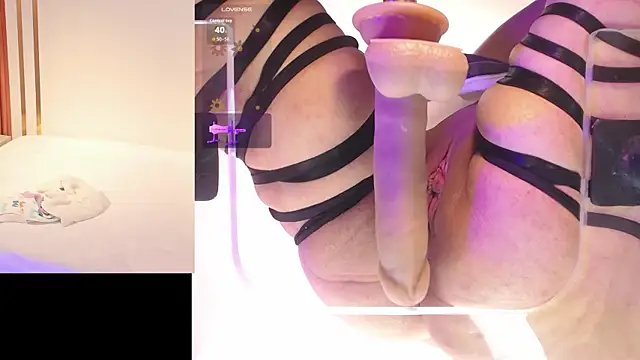 Snapshot of CamilaVegas_ chatting on November 21, 2025, 2:27 pm CamilaVegas online show from November 21, 2025, 2:27 pm