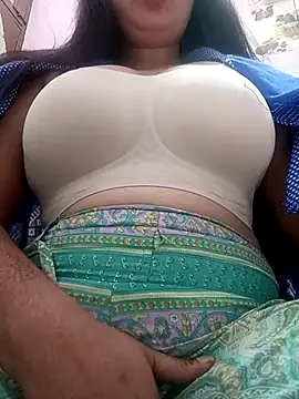 Snapshot of cute-mahek chatting on November 17, 2025, 10:52 am cute-mahek online show from November 17, 2025, 10:52 am