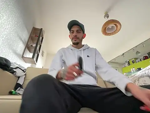 Rebeu313 online show from February 14, 2025, 2:33 pm