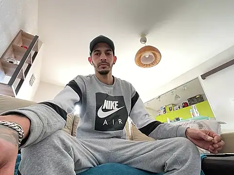 Rebeu313 online show from February 16, 2025, 10:54 am