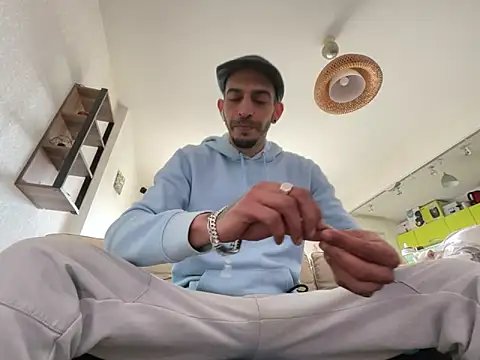 Rebeu313 online show from March 13, 2025, 10:47 am