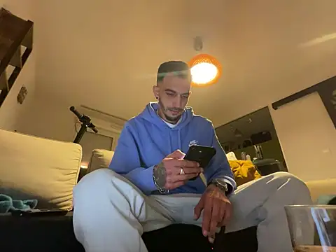 Rebeu313 online show from February 26, 2025, 4:19 am