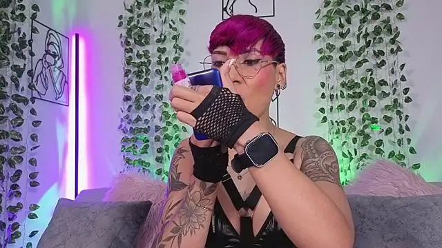 MiaMorgan  online show from April 18, 2026, 2:41 pm