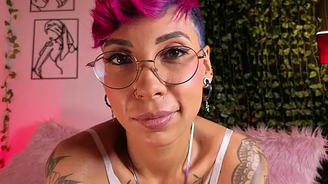 Snapshot of MiaMorgan_ chatting on October 14, 2025, 2:07 pm MiaMorgan online show from October 14, 2025, 2:07 pm