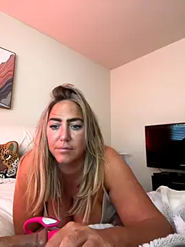 sunshinekisses online show from November 6, 2025, 7:40 pm