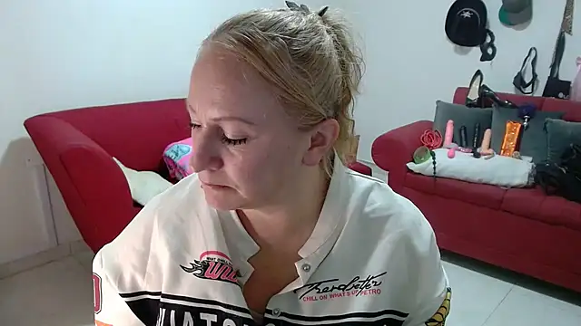 emperabigbootybigass online show from February 18, 2026, 12:23 pm