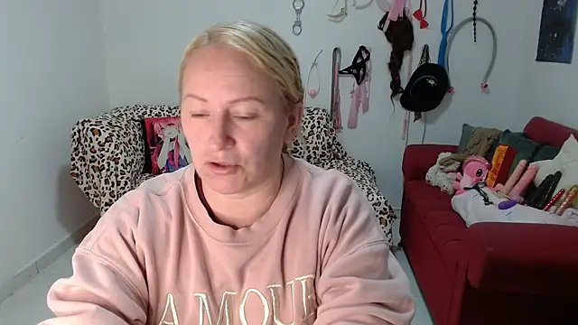 emperabigbootybigass online show from April 6, 2026, 12:28 pm