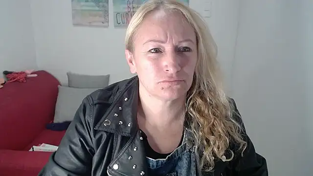 emperabigbootybigass online show from April 20, 2026, 1:03 pm