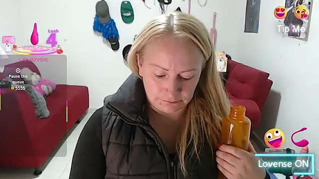 Snapshot of emperabigbootybigass chatting on November 20, 2025, 12:06 pm emperabigbootybigass online show from November 20, 2025, 12:06 pm