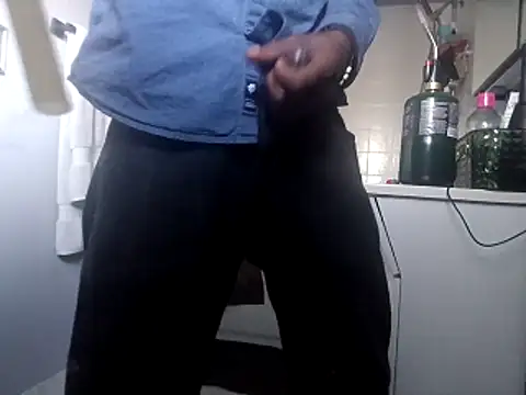 Snapshot of DevinToore chatting on October 31, 2025, 10:38 pm DevinToore online show from October 31, 2025, 10:38 pm