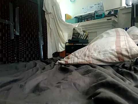 Snapshot of DevinToore chatting on November 8, 2025, 7:06 pm DevinToore online show from November 8, 2025, 7:06 pm