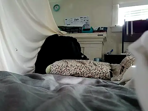 Snapshot of DevinToore chatting on November 23, 2025, 7:24 pm DevinToore online show from November 23, 2025, 7:24 pm