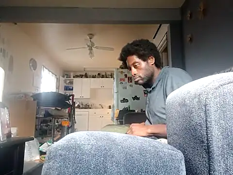 Snapshot of DevinToore chatting on December 3, 2025, 6:07 pm DevinToore online show from December 3, 2025, 6:07 pm