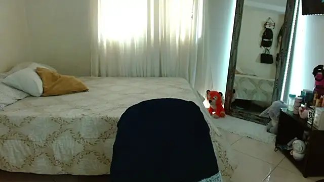 Snapshot of KatalinnaBrown chatting on October 22, 2025, 5:34 pm KatalinnaBrown online show from October 22, 2025, 5:34 pm