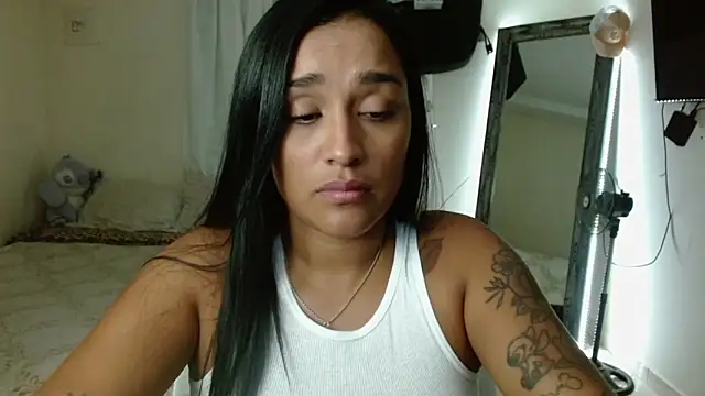 Snapshot of KatalinnaBrown chatting on October 5, 2025, 12:12 am KatalinnaBrown online show from October 5, 2025, 12:12 am