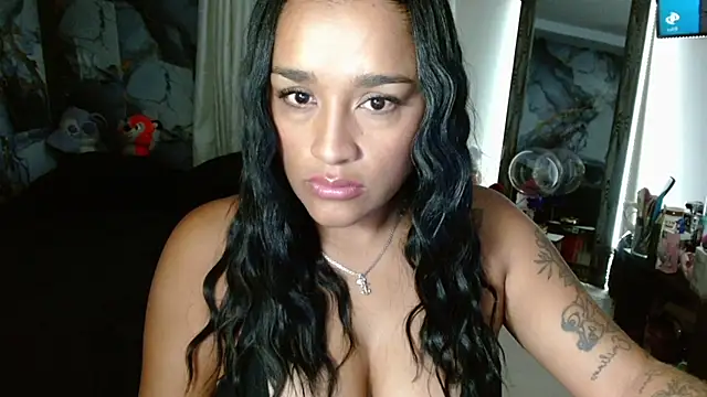 Snapshot of KatalinnaBrown chatting on November 4, 2025, 11:14 am KatalinnaBrown online show from November 4, 2025, 11:14 am