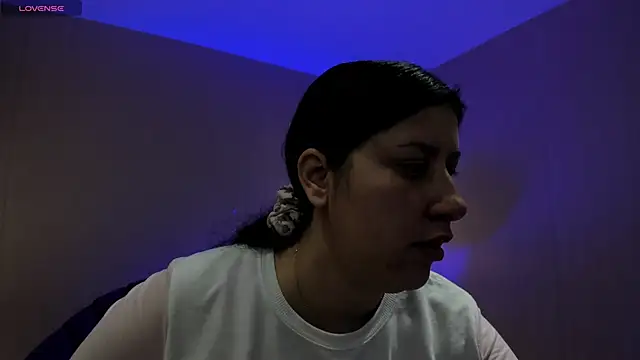 InnaraRoy online show from January 7, 2025, 7:49 pm