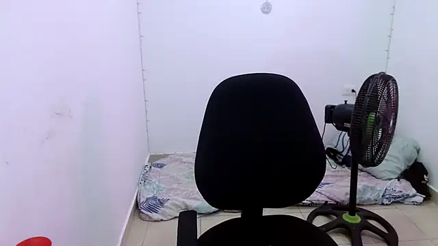 Snapshot of sexy_dirty_couple2 chatting on January 18, 2025, 10:28 am sexy dirty couple2 online show from January 18, 2025, 10:28 am