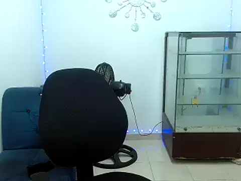 Snapshot of sexy_dirty_couple2 chatting on February 12, 2025, 7:13 am sexy dirty couple2 online show from February 12, 2025, 7:13 am