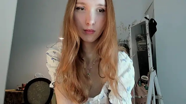 LisaIcon online show from November 27, 2025, 1:00 pm