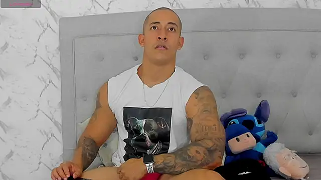 luigiferrara online show from December 17, 2025, 10:48 pm