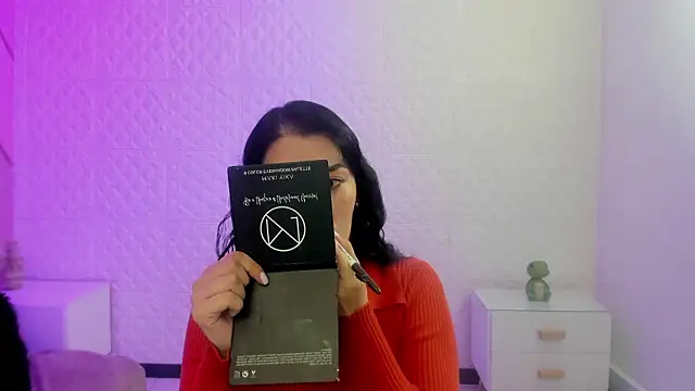 Violetaa diazz online show from March 25, 2026, 9:14 pm