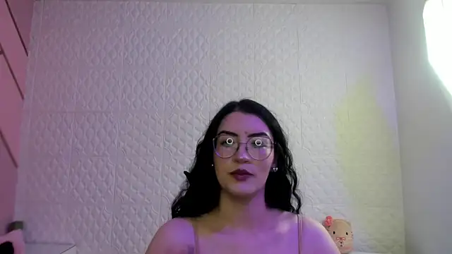 Violetaa diazz online show from June 2, 2026, 9:26 pm
