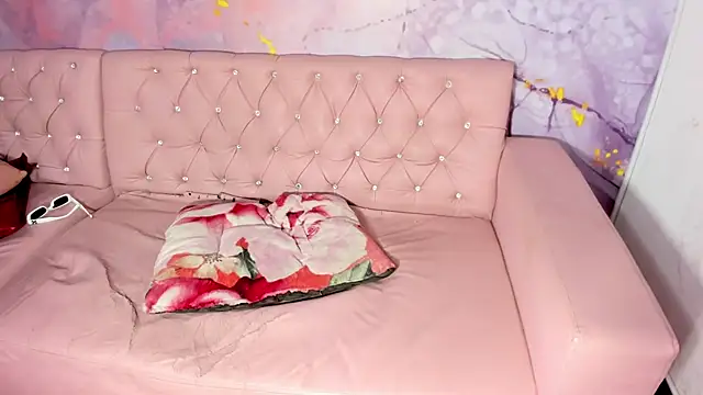 Snapshot of Living_room chatting on February 21, 2025, 6:18 am Living room online show from February 21, 2025, 6:18 am