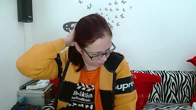 Snapshot of LadyHellene chatting on January 7, 2026, 7:35 am LadyHellene online show from January 7, 2026, 7:35 am