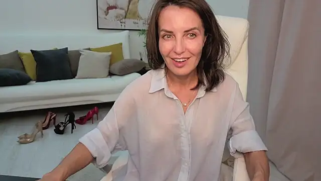 Snapshot of Beylly chatting on September 9, 2025, 3:43 pm Beylly online show from September 9, 2025, 3:43 pm