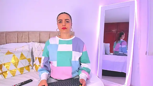 Snapshot of cristalwalker__ chatting on November 21, 2025, 11:31 am cristalwalker online show from November 21, 2025, 11:31 am