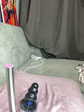 Lola Hale online show from April 15, 2026, 6:12 pm