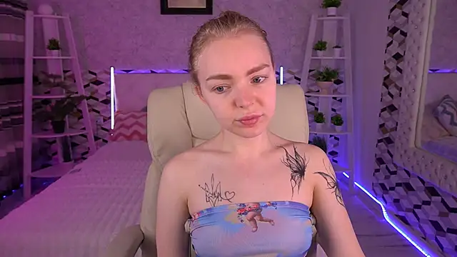 EmilySunshineS online show from April 19, 2026, 6:25 am