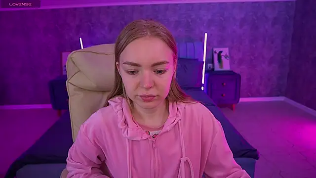 EmilySunshineS online show from April 7, 2026, 5:42 am