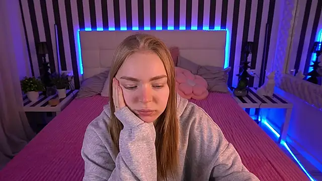 EmilySunshineS online show from April 15, 2026, 5:46 am