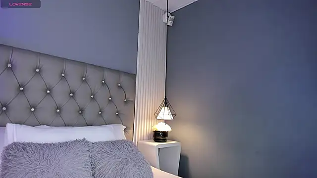 VioletthaRous online show from March 28, 2026, 10:44 pm