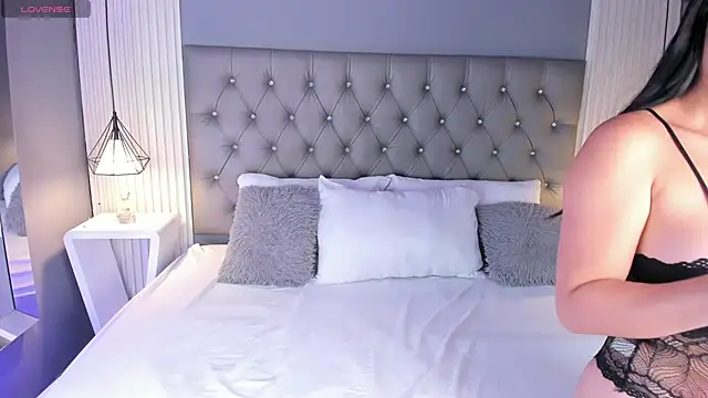 Snapshot of VioletthaRous chatting on November 21, 2025, 10:53 pm VioletthaRous online show from November 21, 2025, 10:53 pm