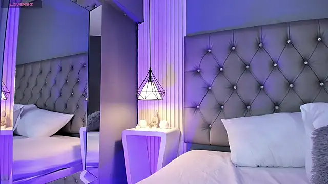 VioletthaRous online show from March 30, 2026, 10:44 pm