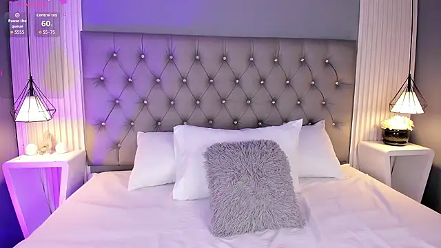 VioletthaRous online show from February 3, 2026, 11:21 pm