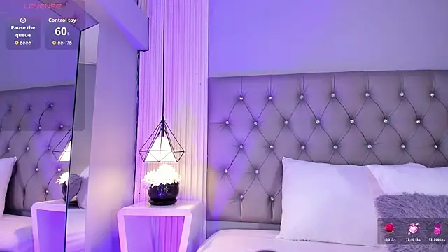 VioletthaRous online show from June 26, 2026, 11:10 pm