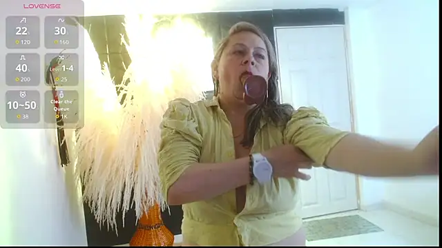 CINTHIA1609 online show from November 13, 2025, 8:24 pm