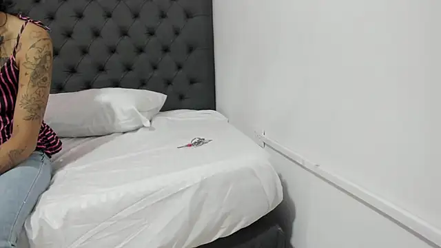  candy jade  online show from February 25, 2026, 10:37 am