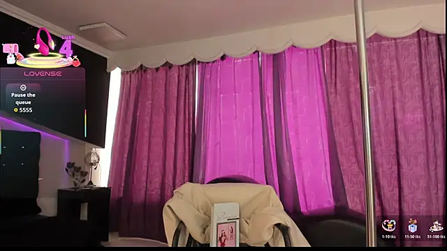 Coral Gibson online show from December 19, 2025, 1:24 pm