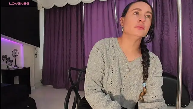 Coral Gibson online show from April 15, 2026, 12:21 pm