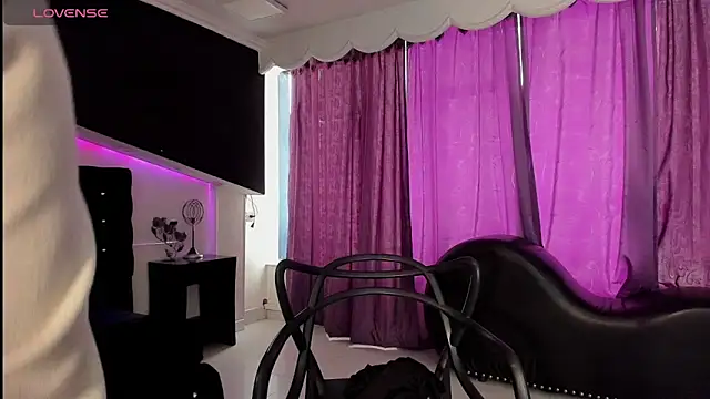 Coral Gibson online show from April 18, 2026, 12:40 pm