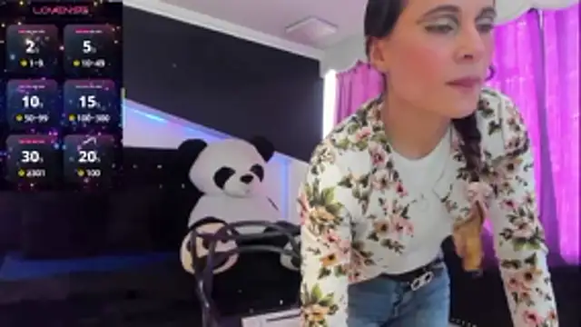 Snapshot of Coral_Gibson chatting on November 1, 2025, 1:05 pm Coral Gibson online show from November 1, 2025, 1:05 pm