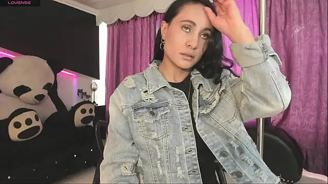 Snapshot of Coral_Gibson chatting on December 5, 2025, 1:21 pm Coral Gibson online show from December 5, 2025, 1:21 pm