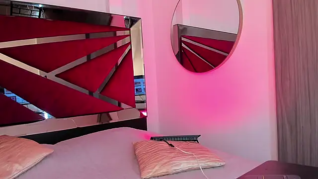 Snapshot of GiaFu chatting on December 2, 2025, 5:14 pm GiaFu online show from December 2, 2025, 5:14 pm