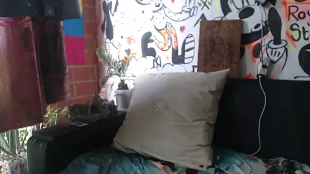 roystonee01 online show from November 9, 2025, 1:26 pm