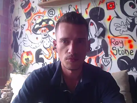 roystonee01 online show from November 5, 2025, 4:43 pm